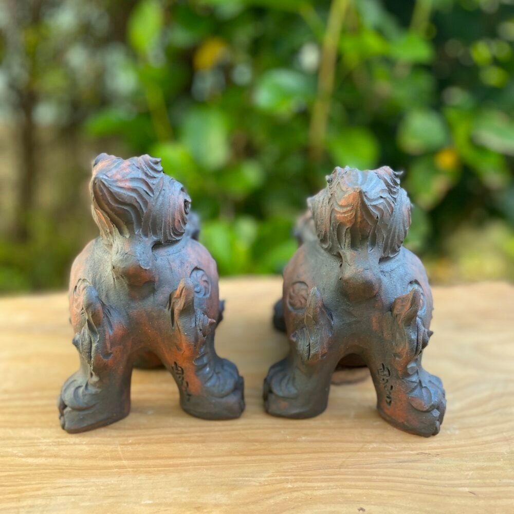 新品　やちむん　シーサー 楽天市場】シーサー 琉球焼き 伏せ横向き（中） /朝日陶器
