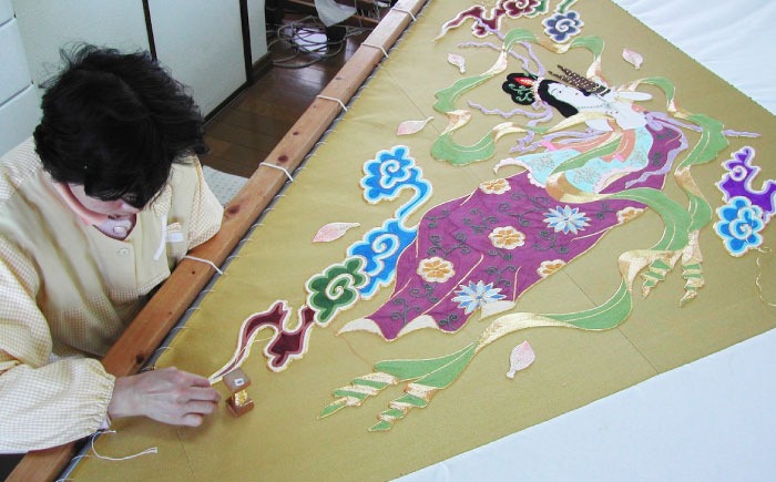 額装用 日本刺繍 「飛天」台生地「金」×額装「ゴールド」 刺繍 伝統