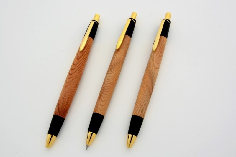天然屋久杉無垢ボールペン(0.7mm)1本 〈 ペン 文具 工芸品 文房具 雑貨