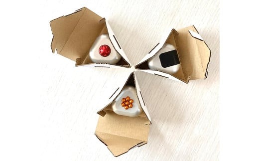ひんやり冷たいアルミ合金製 KIHOの文鎮 （おむすび形ペーパー