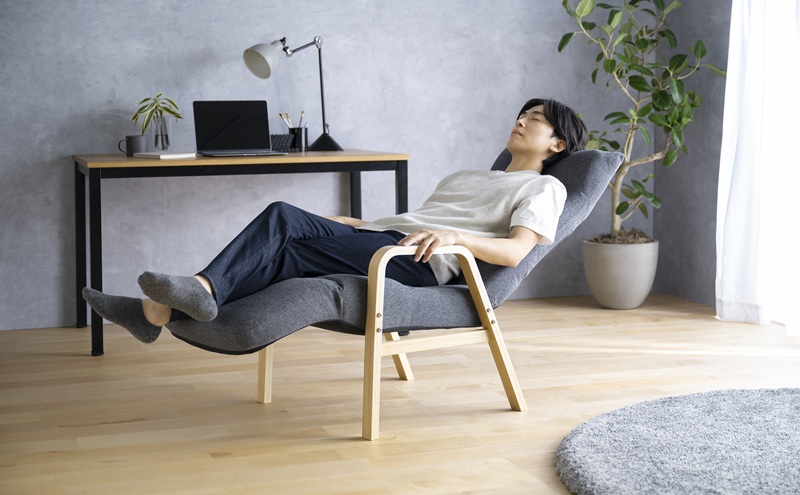 リクライニング座椅子 ダークグレー ヘッドレスト付き b3828f70-a047-49a3-beca-