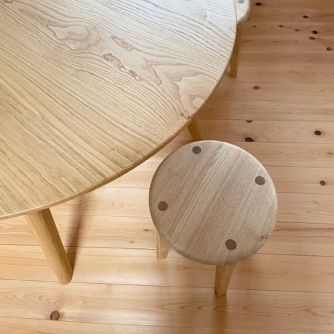 栗　丸スツール　大人用 国産クリ無垢材 丸スツール・アンティーク仕上げ 椅子（チェアー