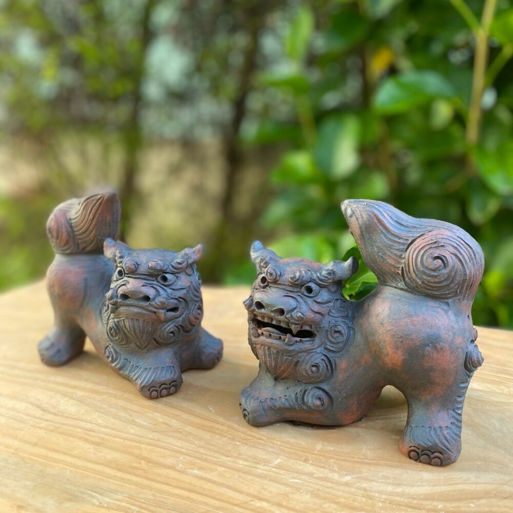 新品　やちむん　シーサー ホーヤーシーサー (小・黒) やちむん 沖縄土産 雑貨 シーサー